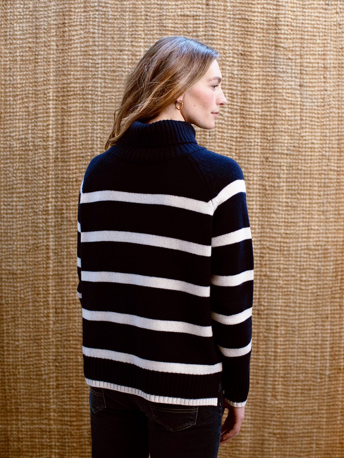 color:NAVY