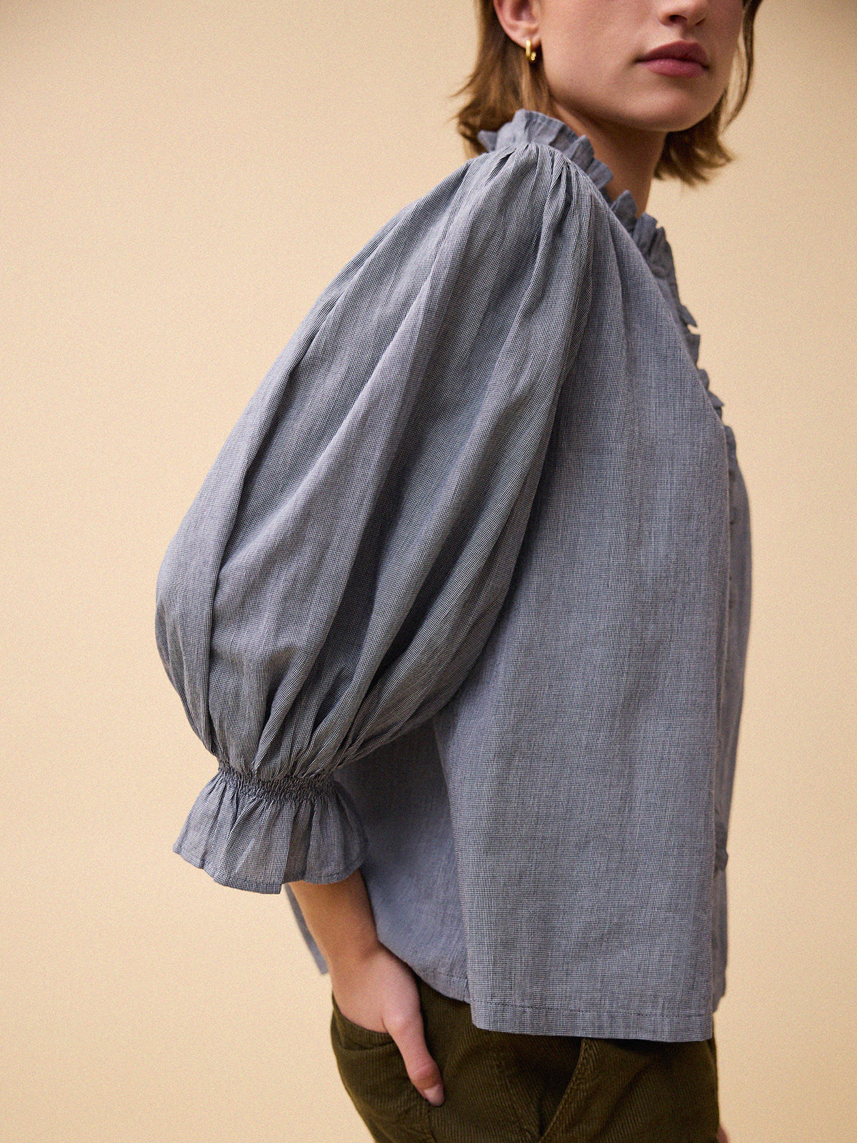 color:GREY