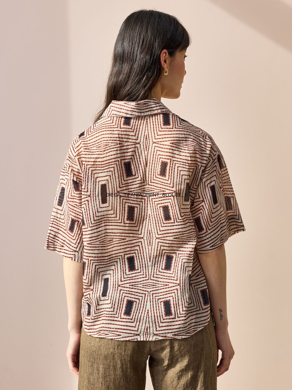 Iris Fashion - DIEGA - Tifana Print Blouse - Ecru
