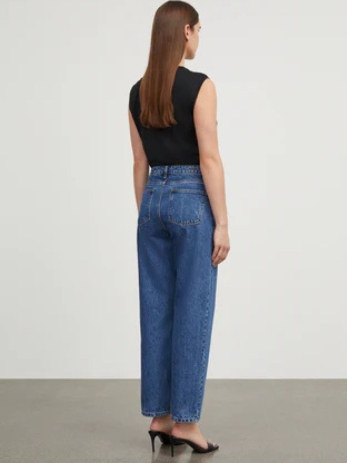 Allison Cropped Jeans - Mid Blue