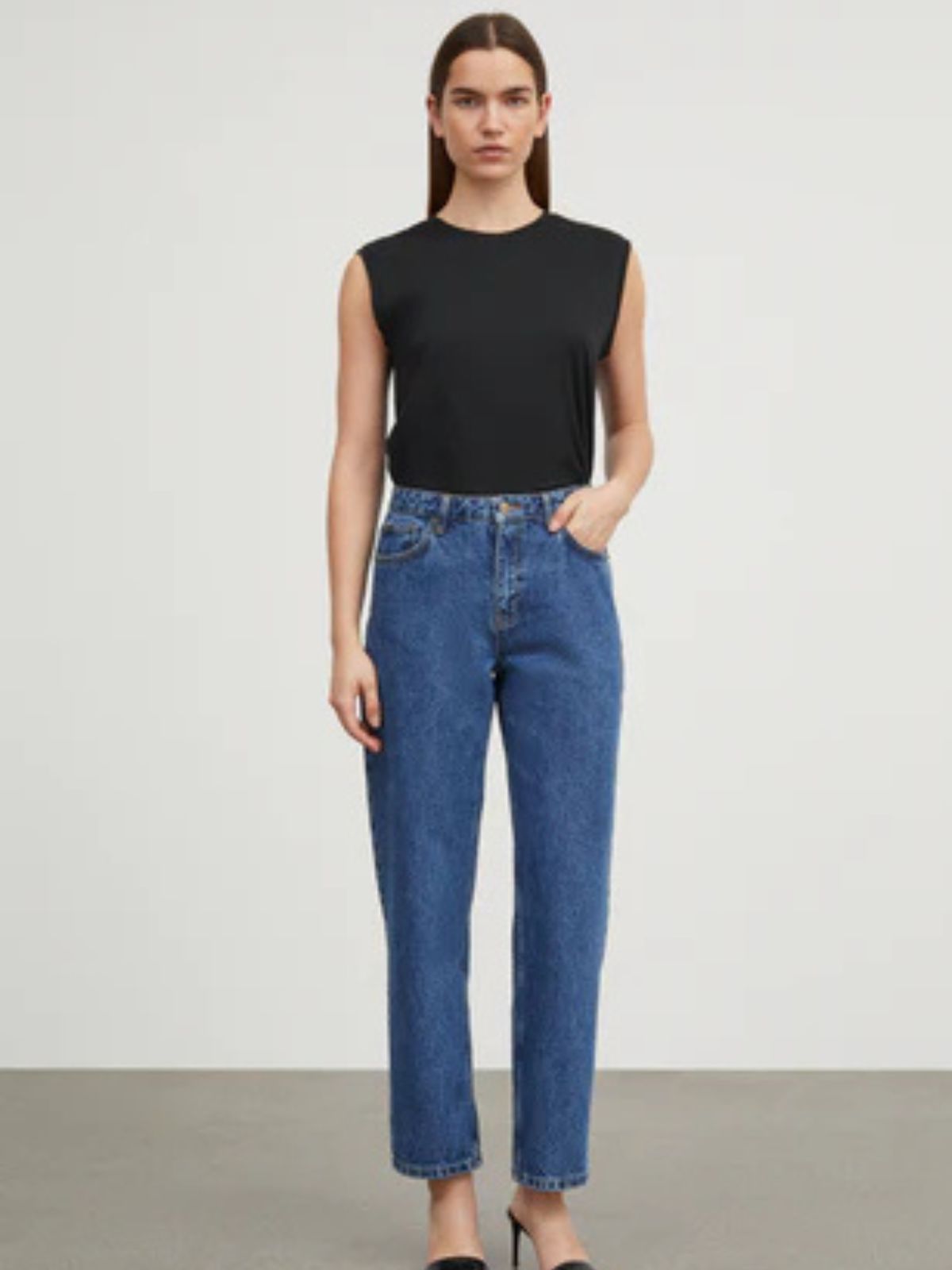 Allison Cropped Jeans - Mid Blue