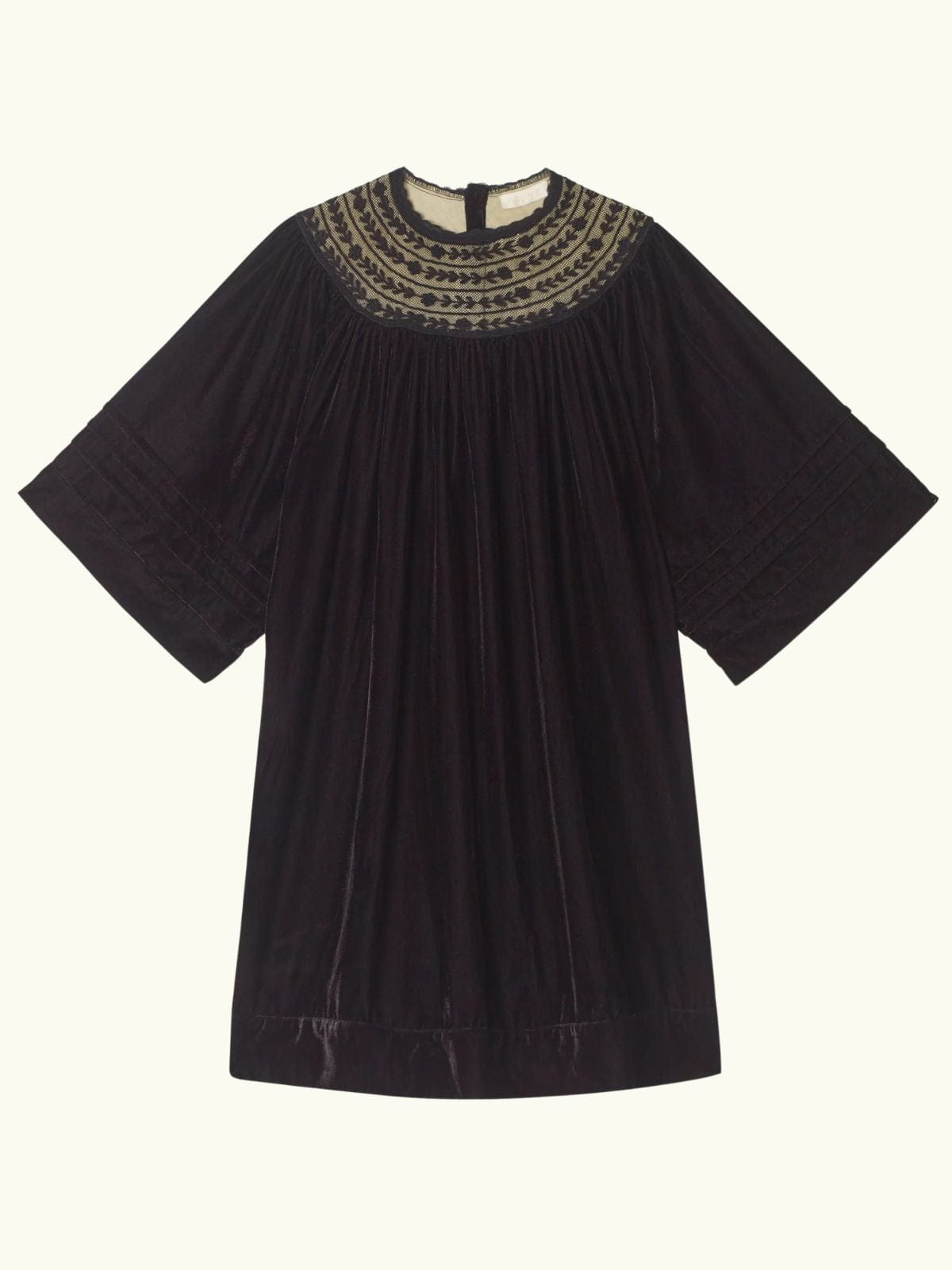 color:BLACK