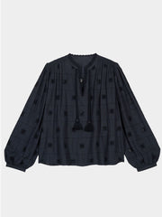 color:BLACK