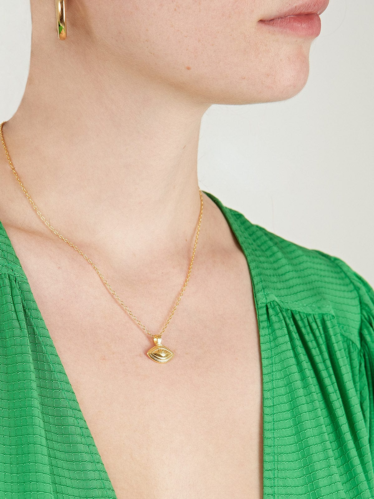 color:GOLD