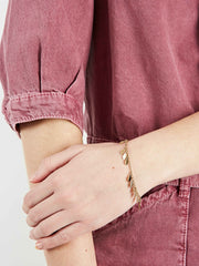 color:GOLD