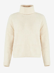 color:CREAM