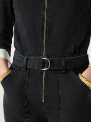 color:BLACK