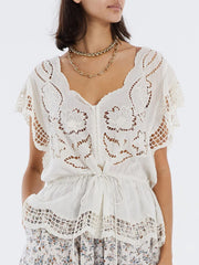 color:CREAM