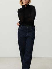 color:BLACK