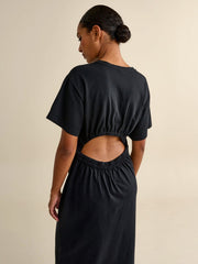 color:BLACK