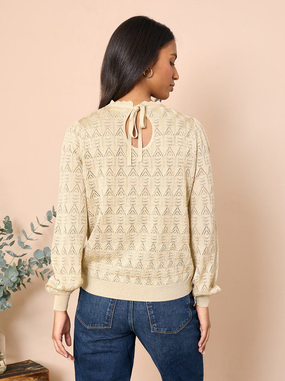 color:PALE GOLD