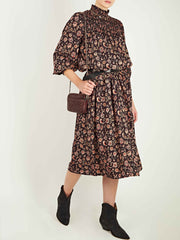 color:BLACK