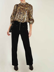 color:BLACK