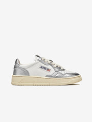 color:SILVER
