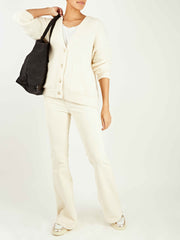 color:CREAM