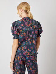 color:BLACK