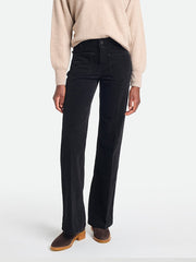 color:BLACK