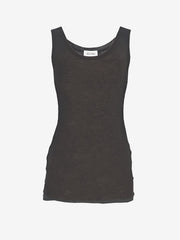 color:BLACK