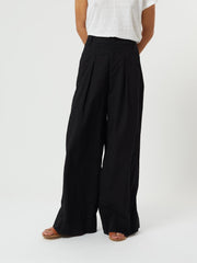 color:BLACK