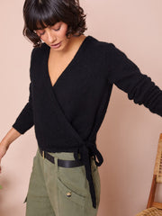 color:BLACK