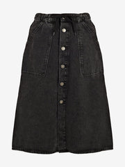 color:BLACK