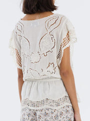 color:CREAM