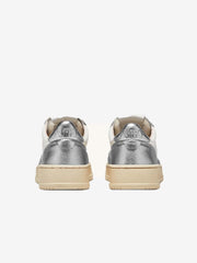 color:SILVER