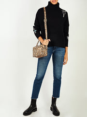 color:BLACK