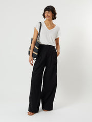 color:BLACK