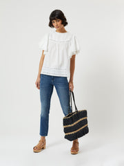 color:WHITE