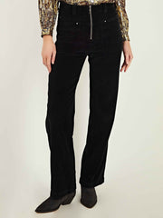 color:BLACK