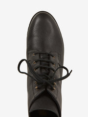 color:BLACK
