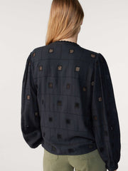 color:BLACK