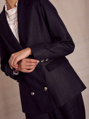 color:BLACK