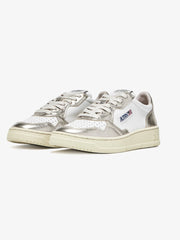 color:METALLIC