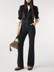 color:BLACK
