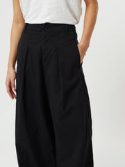 color:BLACK