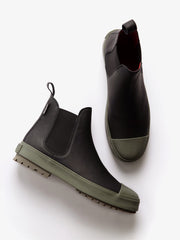 color:BLACK