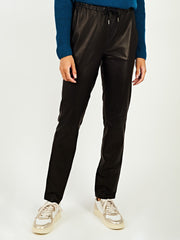 color:BLACK