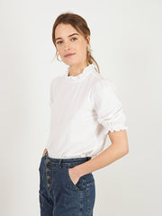 color:WHITE