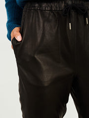 color:BLACK