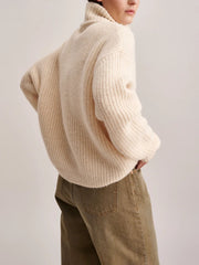 color:CREAM