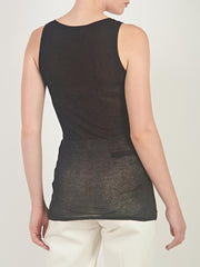 color:BLACK