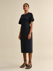 color:BLACK