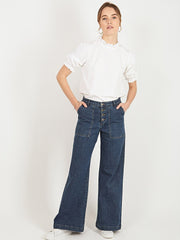 color:WHITE