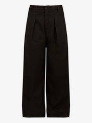 color:BLACK