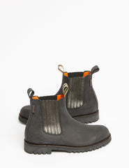 color:BLACK