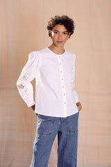color:WHITE
