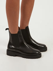 color:BLACK