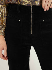 color:BLACK